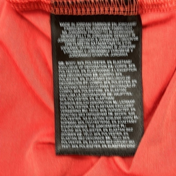 North Face Wander Crossback shirt sleeve top in Tandoori Spice Red size M NWOT - Picture 6 of 8